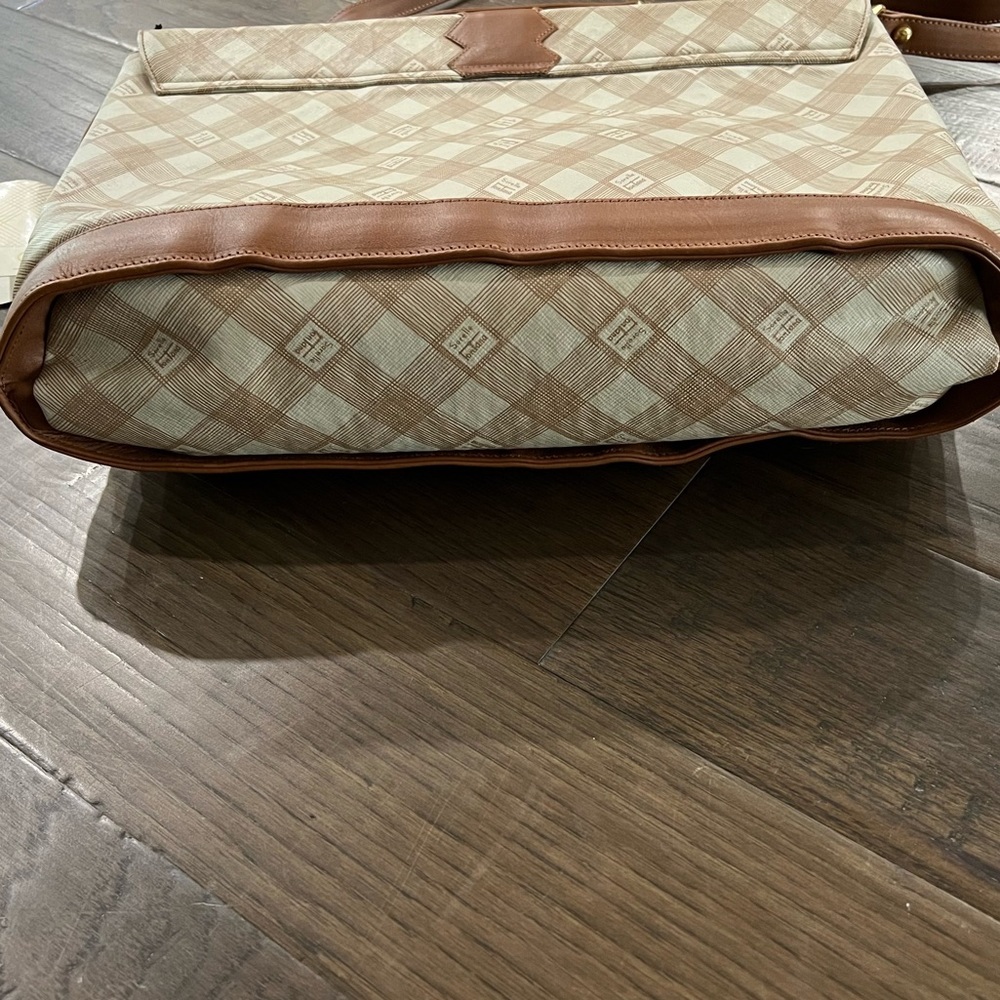 Sorelle Fontana Like New Purse - Picture 5 of 12